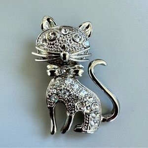 SILVER CAT BROOCH pin with CLEAR STONES